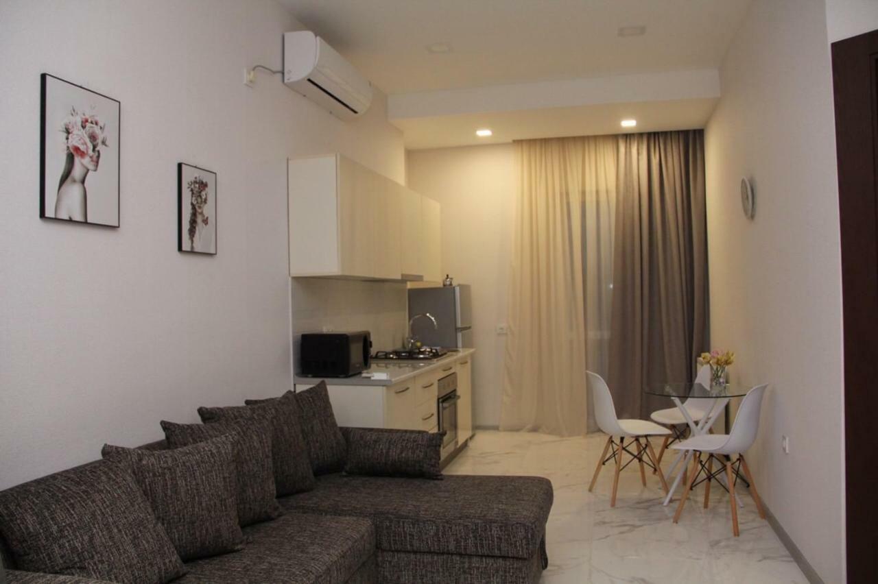 Modern Apartment Kutaisi Eksteriør bilde