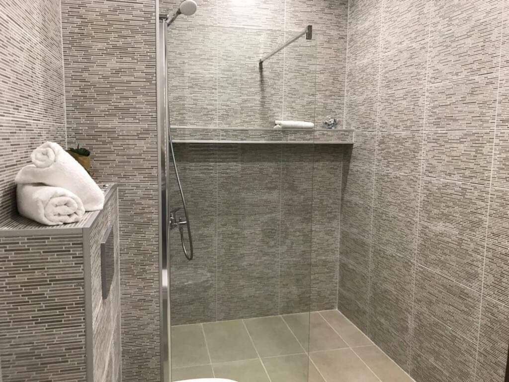 Modern Apartment Kutaisi Eksteriør bilde