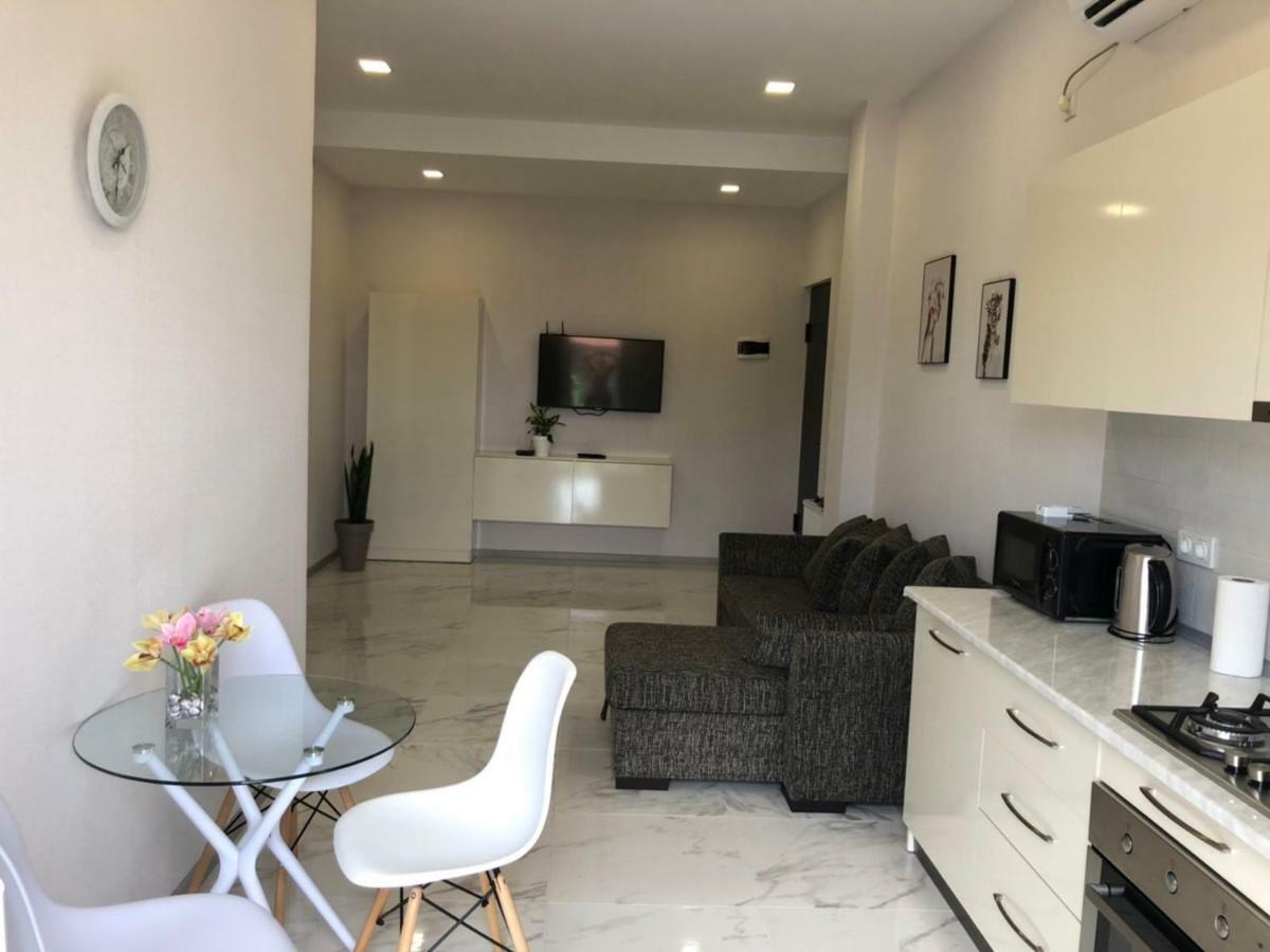 Modern Apartment Kutaisi Eksteriør bilde
